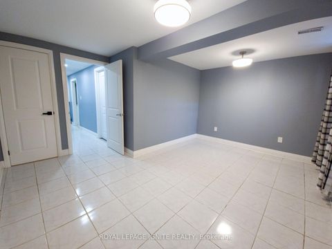 Photo 10 at 32 - 23 Tealham Drive, Clairville, Toronto