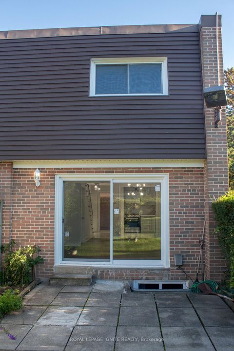 Photo 23 at 32 - 23 Tealham Drive, Clairville, Toronto