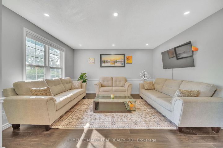 Photo 5 at 4 Lisa Court, Lawfield, Hamilton