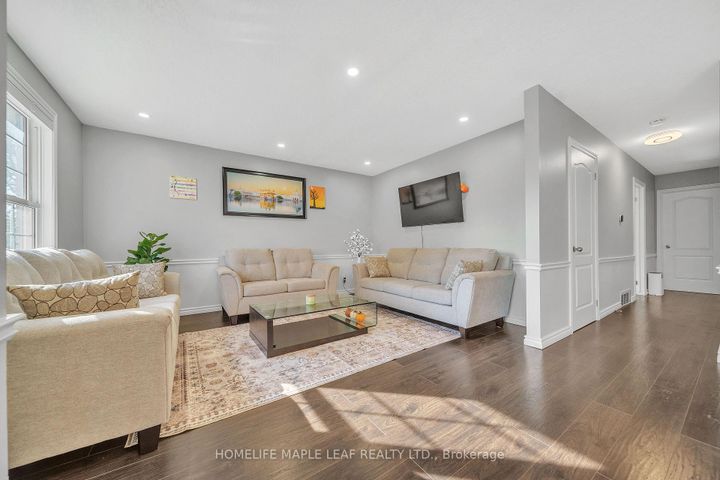 Photo 6 at 4 Lisa Court, Lawfield, Hamilton