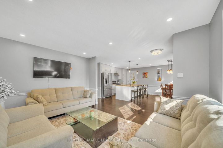 Photo 7 at 4 Lisa Court, Lawfield, Hamilton