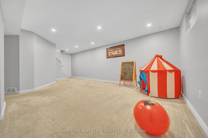 Photo 27 at 4 Lisa Court, Lawfield, Hamilton