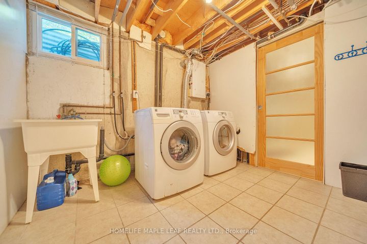 Photo 35 at 4 Lisa Court, Lawfield, Hamilton