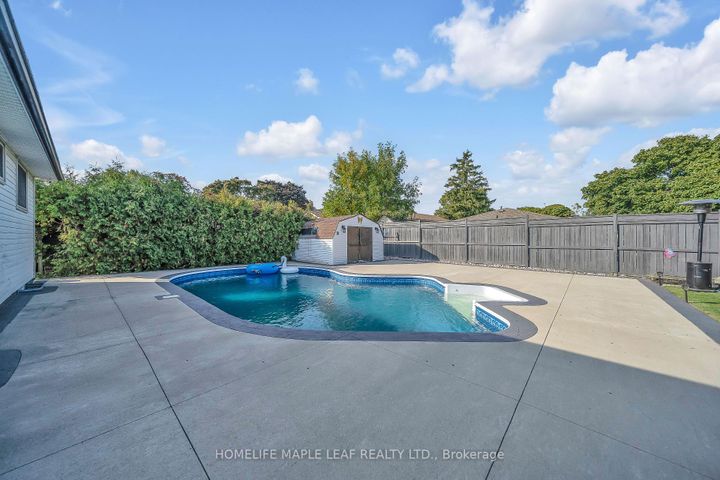 Photo 37 at 4 Lisa Court, Lawfield, Hamilton