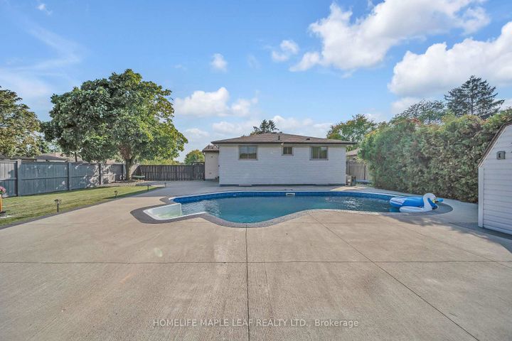 Photo 38 at 4 Lisa Court, Lawfield, Hamilton