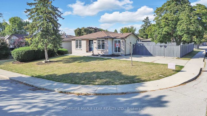 Photo 43 at 4 Lisa Court, Lawfield, Hamilton