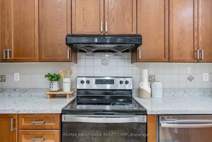 Photo 10 at 7 Rockrose Drive, Wellington, Brampton