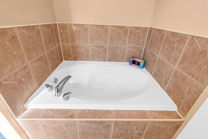 Photo 25 at 7 Rockrose Drive, Wellington, Brampton
