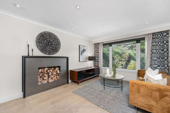 Photo 2 at 240 Rosemar Gardens, Mill Pond, Richmond Hill