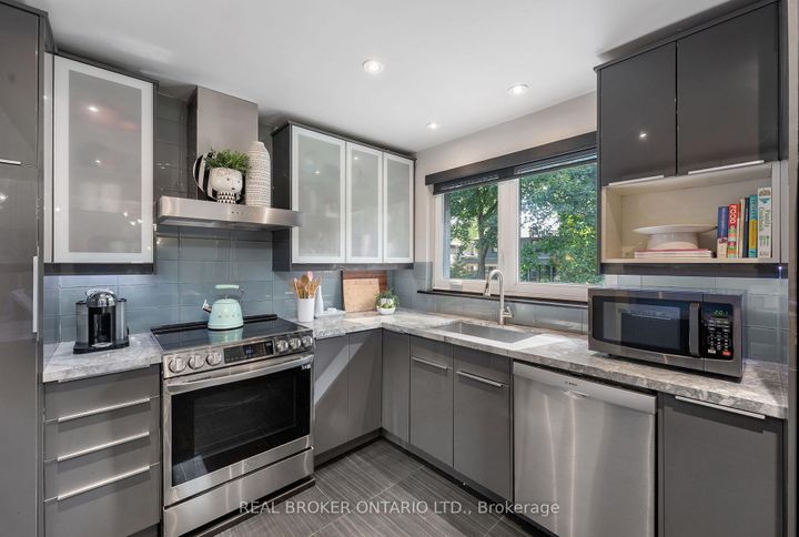 Photo 9 at 240 Rosemar Gardens, Mill Pond, Richmond Hill