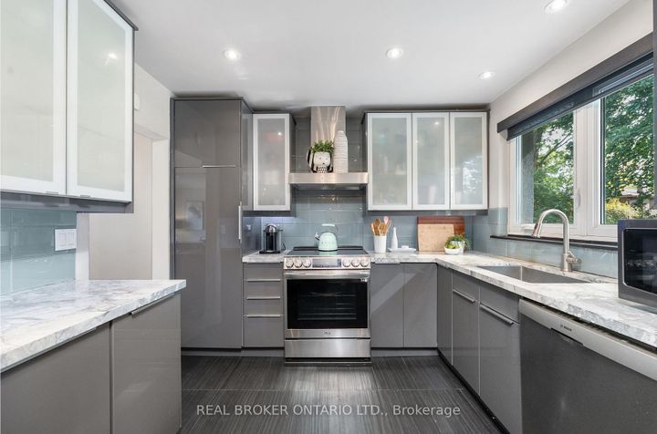 Photo 10 at 240 Rosemar Gardens, Mill Pond, Richmond Hill