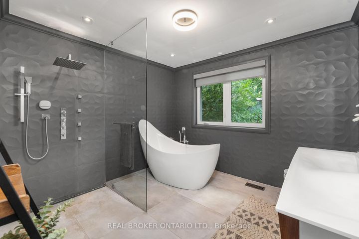 Photo 13 at 240 Rosemar Gardens, Mill Pond, Richmond Hill