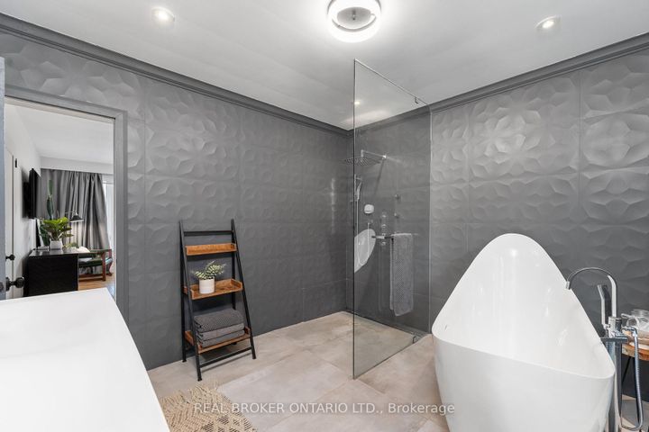Photo 15 at 240 Rosemar Gardens, Mill Pond, Richmond Hill