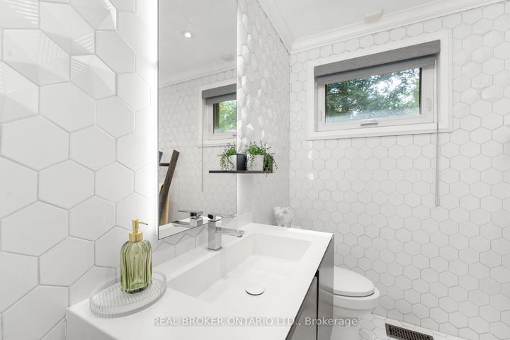 Photo 17 at 240 Rosemar Gardens, Mill Pond, Richmond Hill
