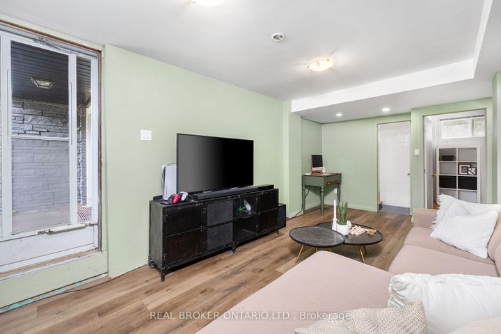Photo 19 at 240 Rosemar Gardens, Mill Pond, Richmond Hill