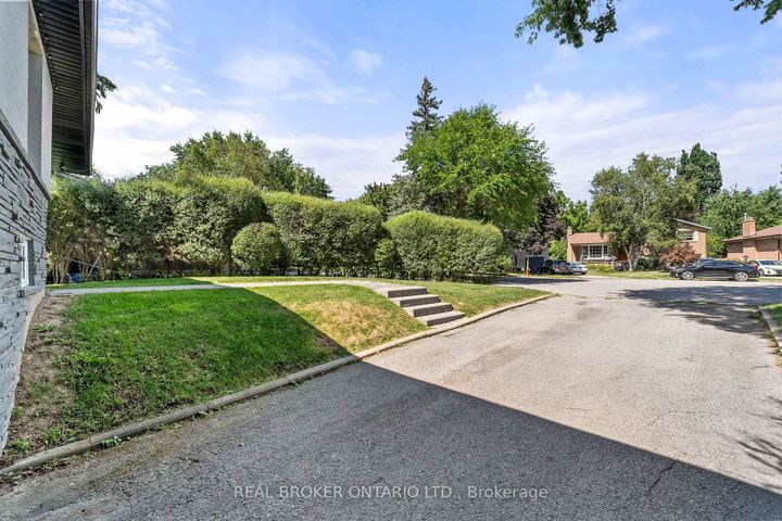Photo 42 at 240 Rosemar Gardens, Mill Pond, Richmond Hill