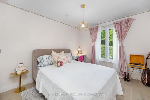 Photo 16 at 240 Rosemar Gardens, Mill Pond, Richmond Hill