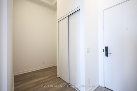 Photo 8 at 715 - 285 Dufferin Street, South Parkdale, Toronto Photo 8 at 715 - 285 Dufferin Street, South Parkdale, Toronto