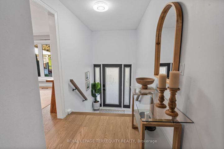 Photo 5 at 708 Aruba Crescent, Northglen, Oshawa