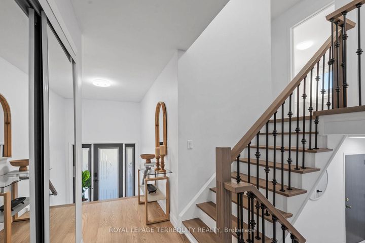 Photo 6 at 708 Aruba Crescent, Northglen, Oshawa