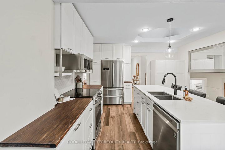 Photo 7 at 708 Aruba Crescent, Northglen, Oshawa