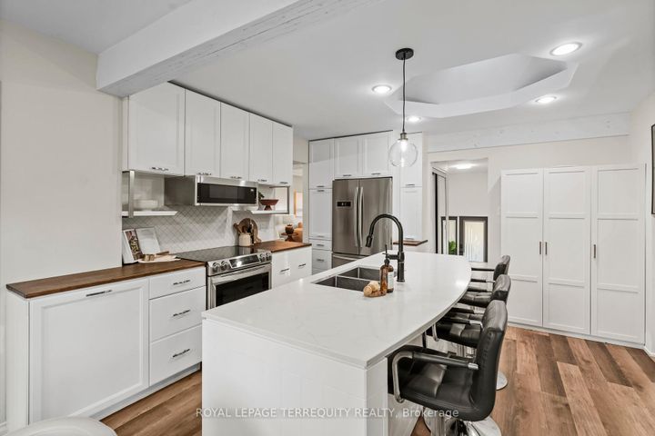 Photo 9 at 708 Aruba Crescent, Northglen, Oshawa