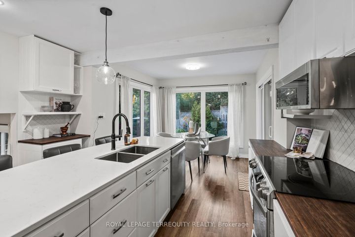 Photo 11 at 708 Aruba Crescent, Northglen, Oshawa