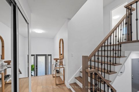 Photo 6 at 708 Aruba Crescent, Northglen, Oshawa