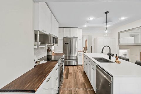 Photo 7 at 708 Aruba Crescent, Northglen, Oshawa