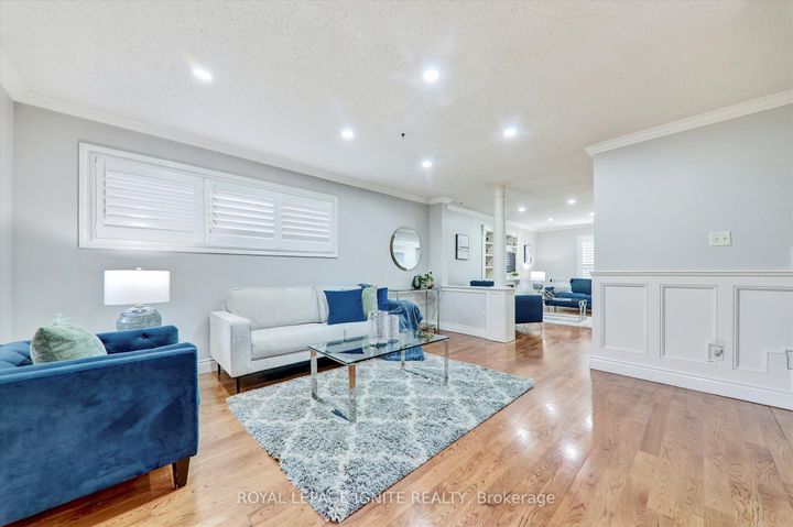 Photo 2 at 3929 Milkwood Crescent, Lisgar, Mississauga