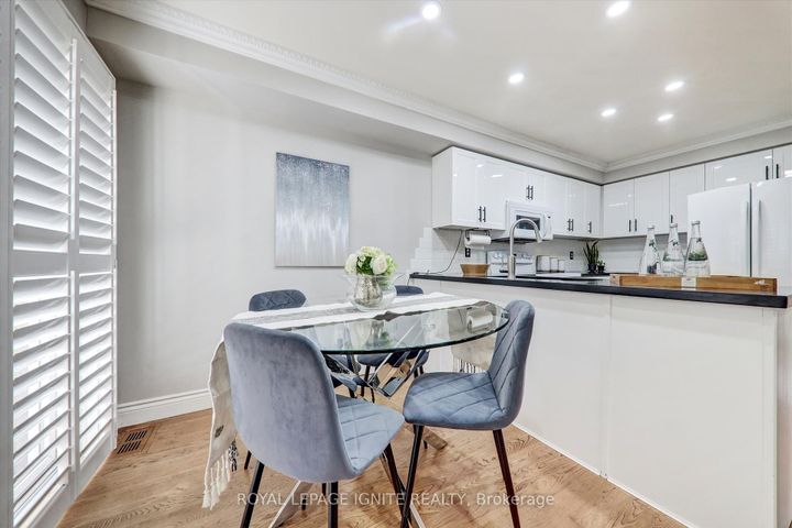 Photo 6 at 3929 Milkwood Crescent, Lisgar, Mississauga