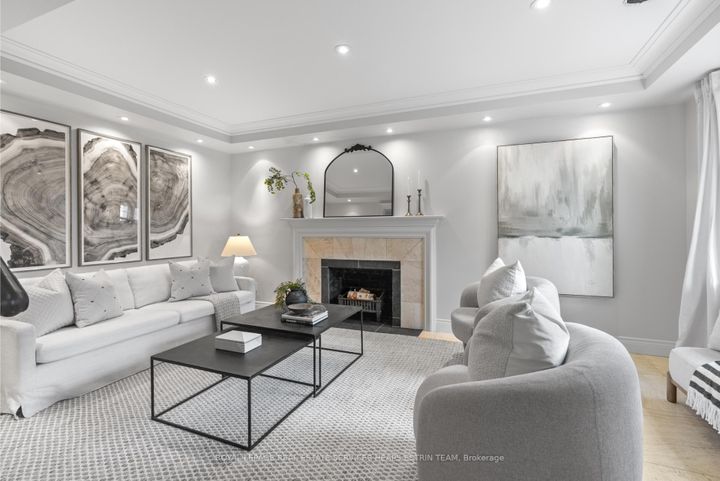 Photo 3 at 32 Parkhurst Boulevard, Leaside, Toronto
