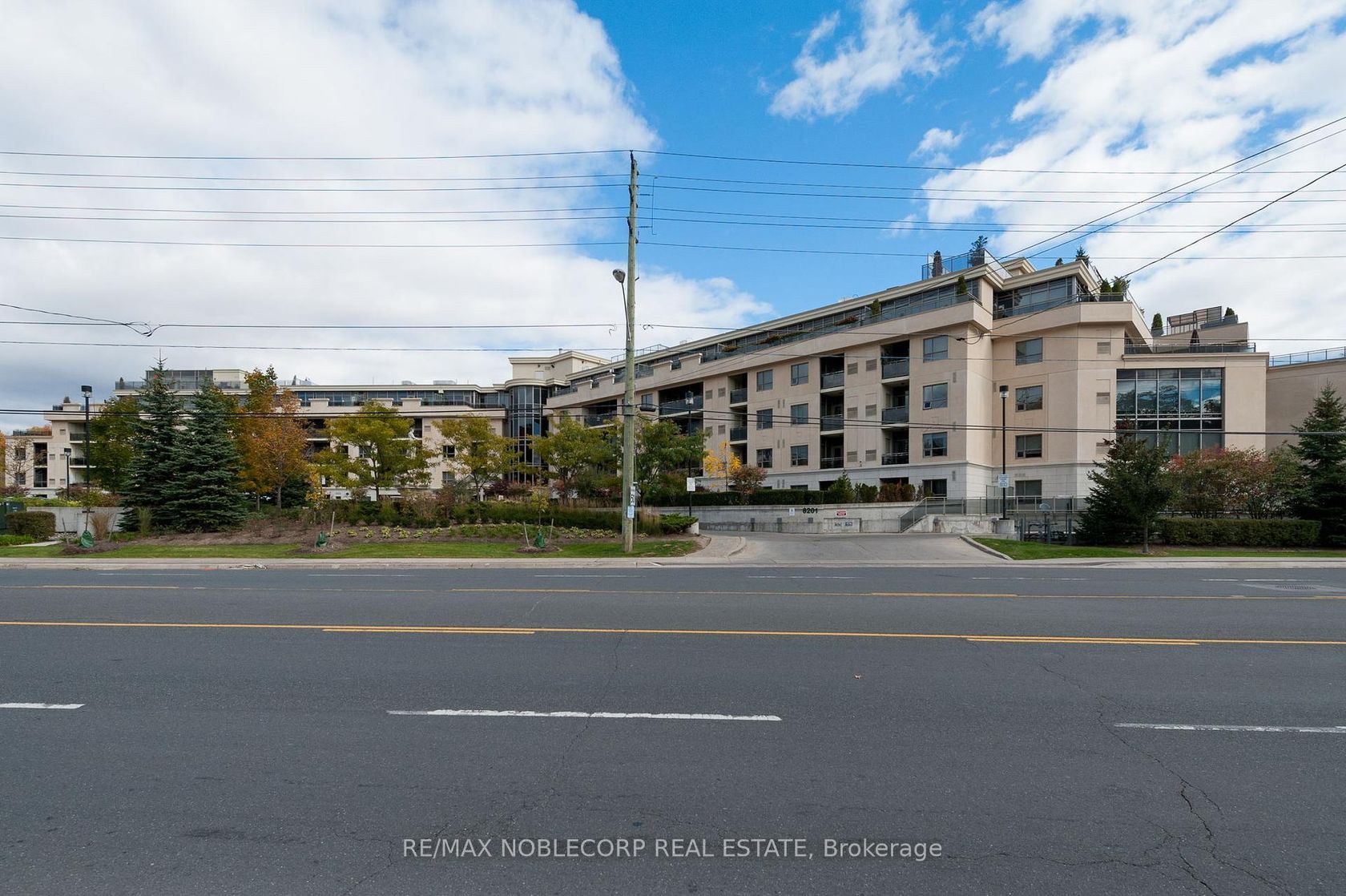421 - 8201 Islington Avenue, Islington Woods, Vaughan by Loree Meneguzzi Real Estate 421 - 8201 Islington Avenue, Islington Woods, Vaughan