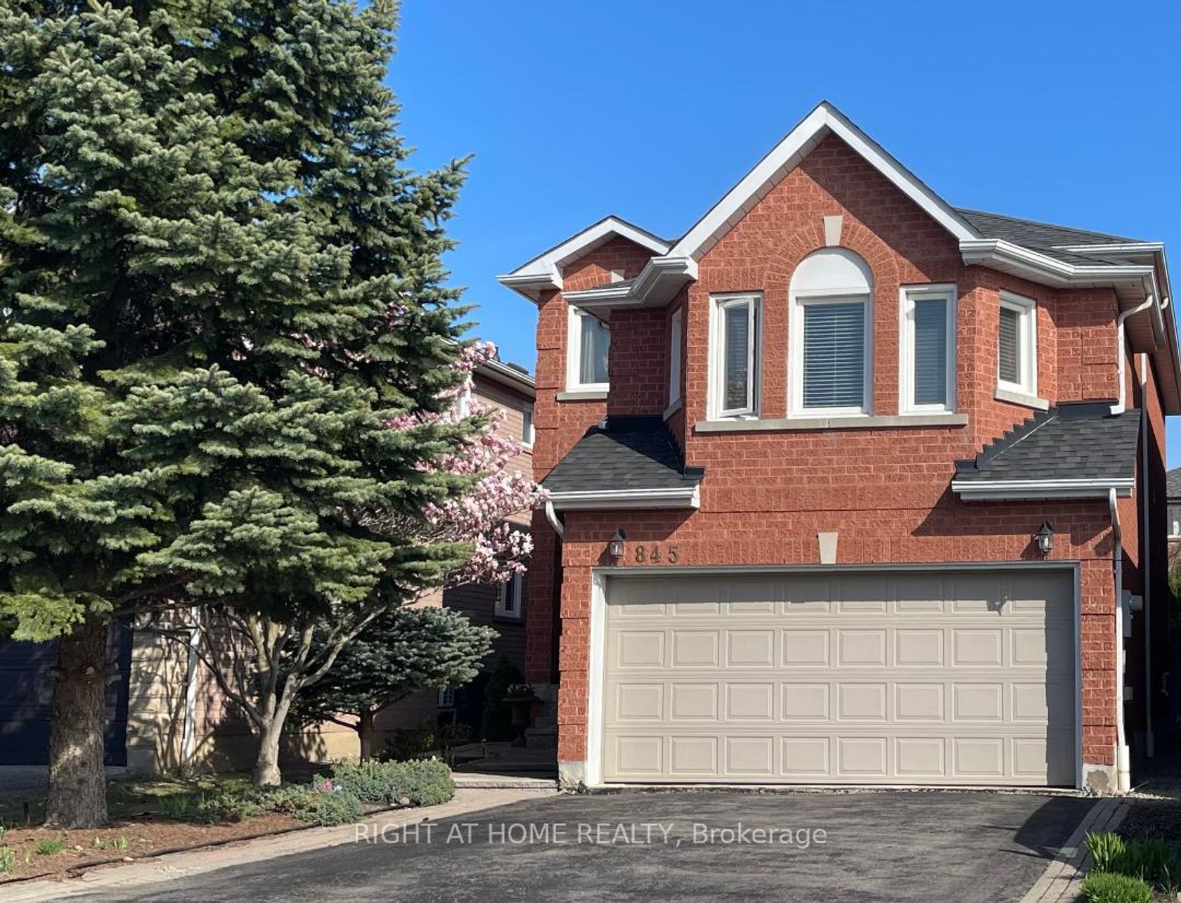 845 Mays Crescent, East Credit, Mississauga by Loree Meneguzzi Real Estate 845 Mays Crescent, East Credit, Mississauga
