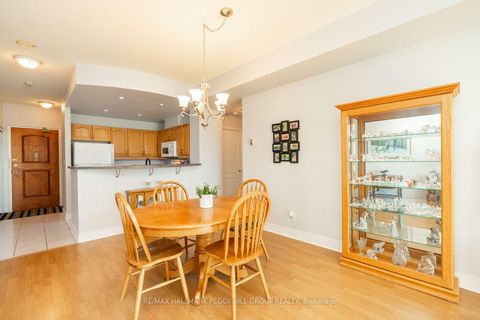 Photo 4 at 401 - 2 Toronto Street, City Centre, Barrie