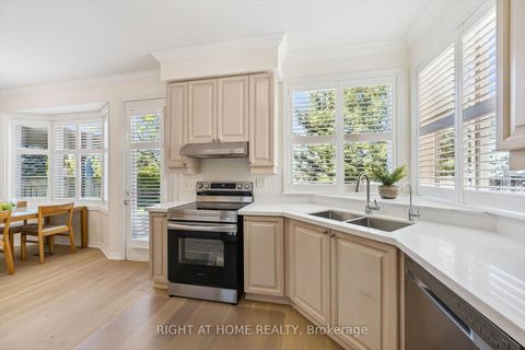 Photo 11 at 1413 Pinecliff Road, WT West Oak Trails, Oakville