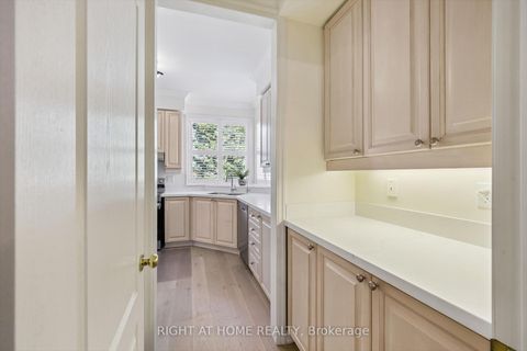 Photo 12 at 1413 Pinecliff Road, WT West Oak Trails, Oakville