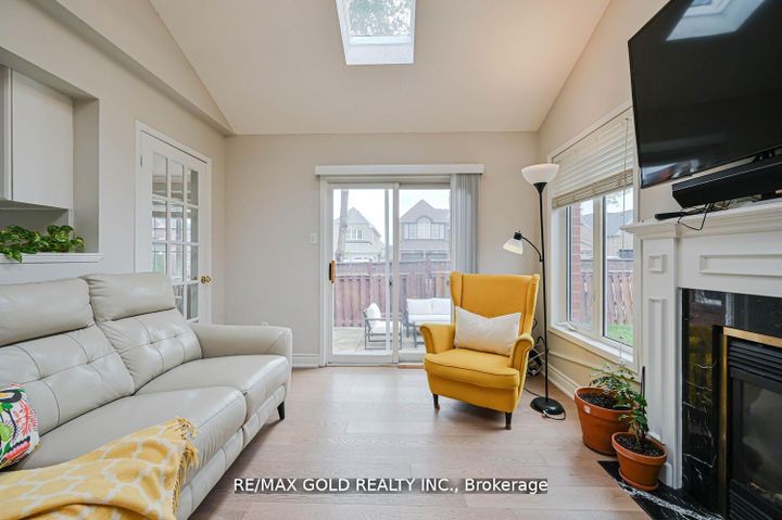 Photo 7 at 44 Ribbon Drive, Wellington, Brampton