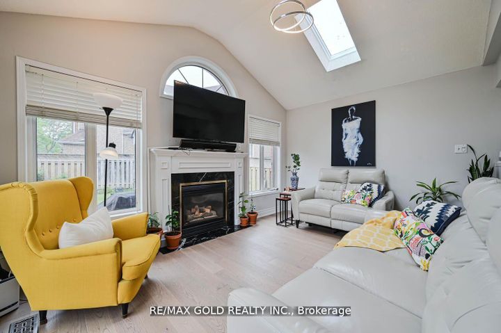 Photo 8 at 44 Ribbon Drive, Wellington, Brampton