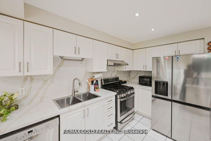 Photo 13 at 44 Ribbon Drive, Wellington, Brampton