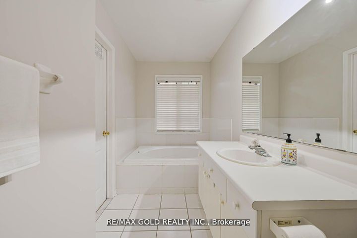 Photo 22 at 44 Ribbon Drive, Wellington, Brampton
