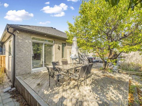 Photo 7 at 122 Pieta Place, Vellore Village, Vaughan