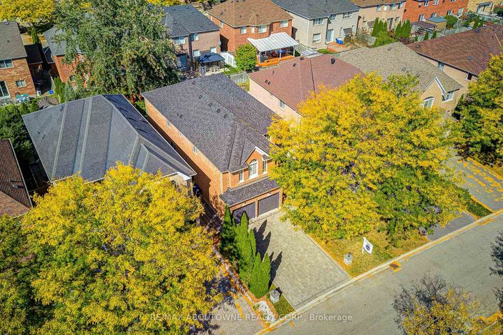 Photo 4 at 3041 Caulfield Crescent, Churchill Meadows, Mississauga