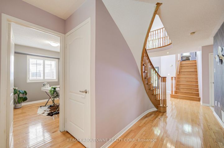 Photo 9 at 3041 Caulfield Crescent, Churchill Meadows, Mississauga
