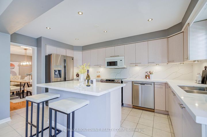 Photo 17 at 3041 Caulfield Crescent, Churchill Meadows, Mississauga