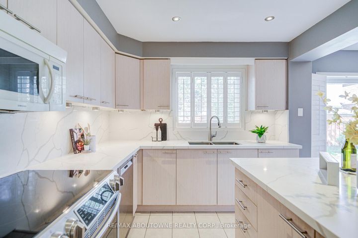 Photo 18 at 3041 Caulfield Crescent, Churchill Meadows, Mississauga