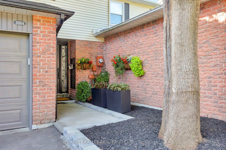 Photo 2 at 1084 Bordeaux Court, Lorne Park, Mississauga