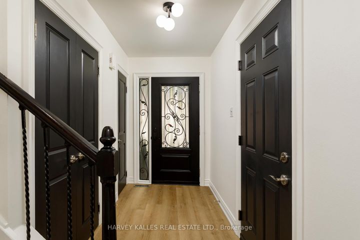 Photo 4 at 1084 Bordeaux Court, Lorne Park, Mississauga