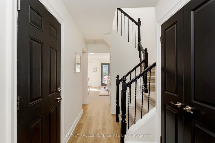 Photo 5 at 1084 Bordeaux Court, Lorne Park, Mississauga