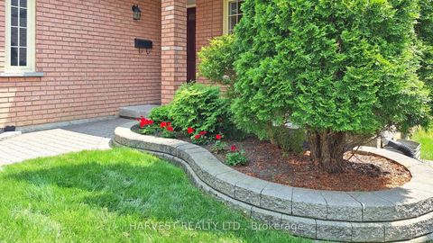 Photo 2 at 57 Summitcrest Drive, Devonsleigh, Richmond Hill